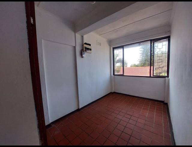 2 BEDROOM PROPERTY TO RENT IN LAWRENCE ROCKS